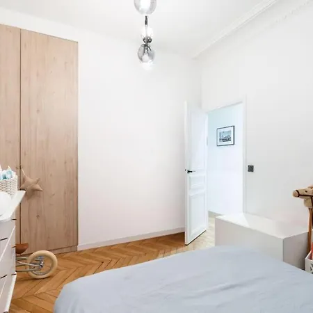 Parisian Luxury Near Trocadero * Parigi